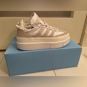 Adidas/lvy Park IVP Supersleek
72 Sneakers